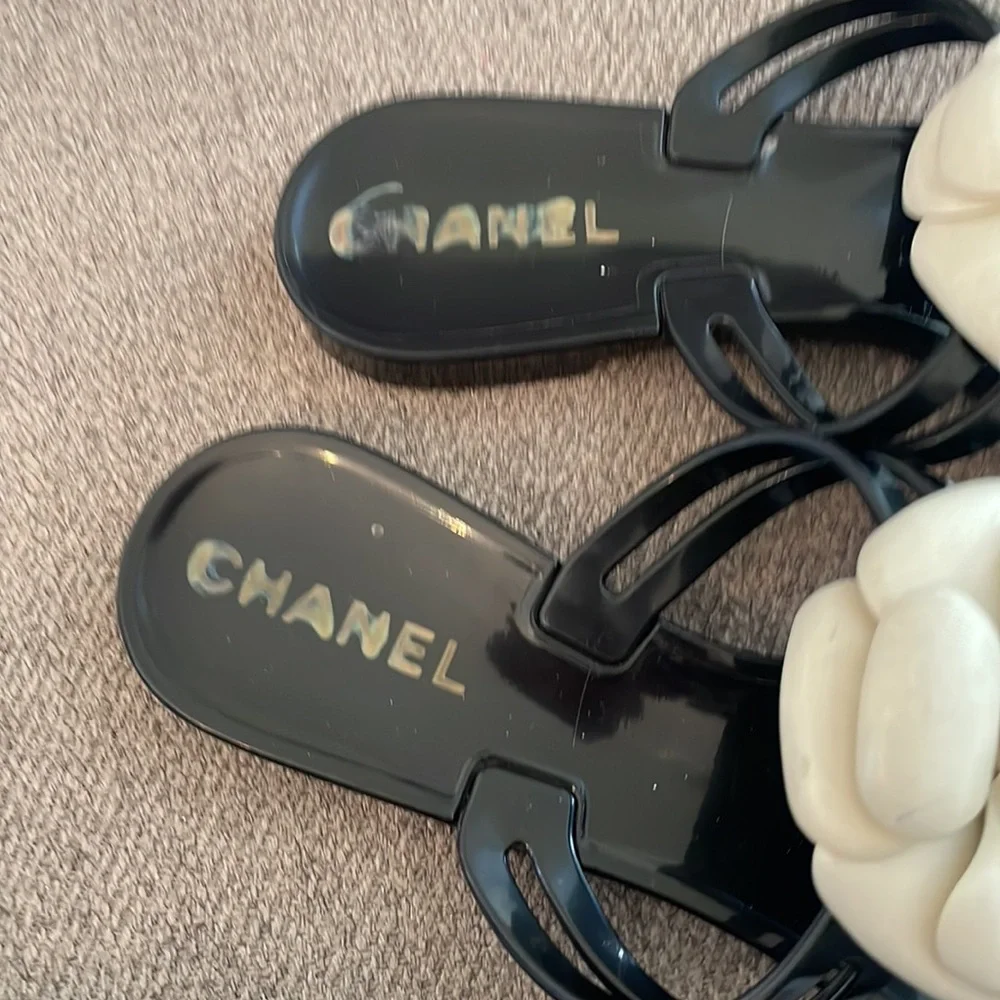 CHANEL white Rubber Camellia Beach Sandals